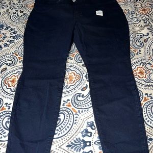 Dark blue NWT Old Navy Jegging!